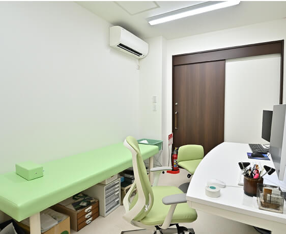 小泉医院診内観診察室
